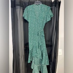 Women’s dress, size small. Great condition.